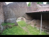 03653 ostia - regio i - insula iii - caseggiato del mitreo di menandro (i,iii,5) - via dei balconi - raum 12 - bli ri westen.jpg